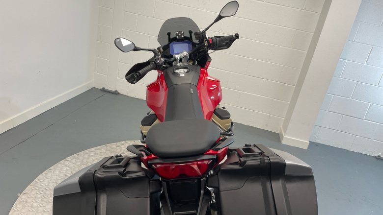 Moto Guzzi V100 Mandello S E5+ (25MY)